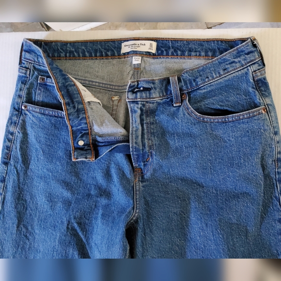 Abercrombie & Fitch The 90's Straight Mid Rise Blue Jeans (Curve Love) - Picture 1 of 6